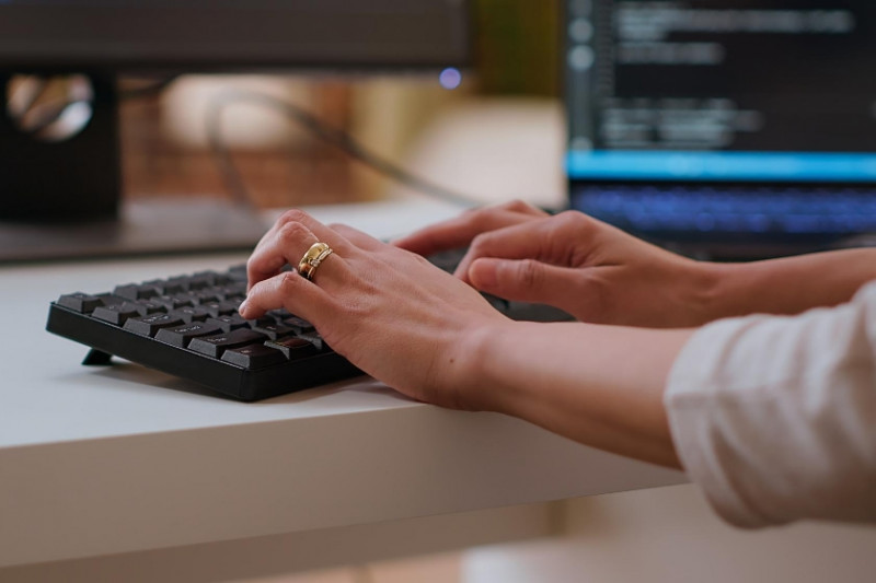 zdjęcie wyróżniające AI Act coraz bliżej. 71% małych i średnich firm dostosowuje się do regulacji